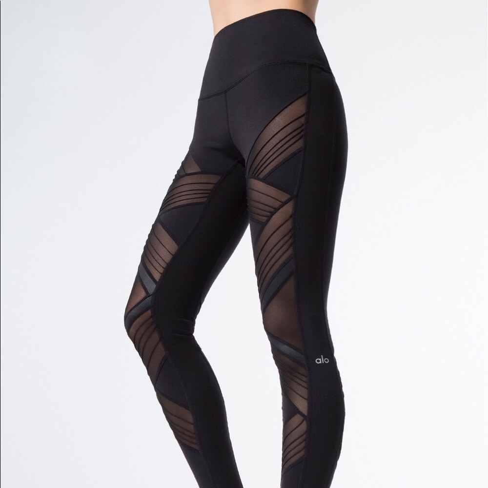 NWT Alo Yoga Ultimate High Waist Legging - XS